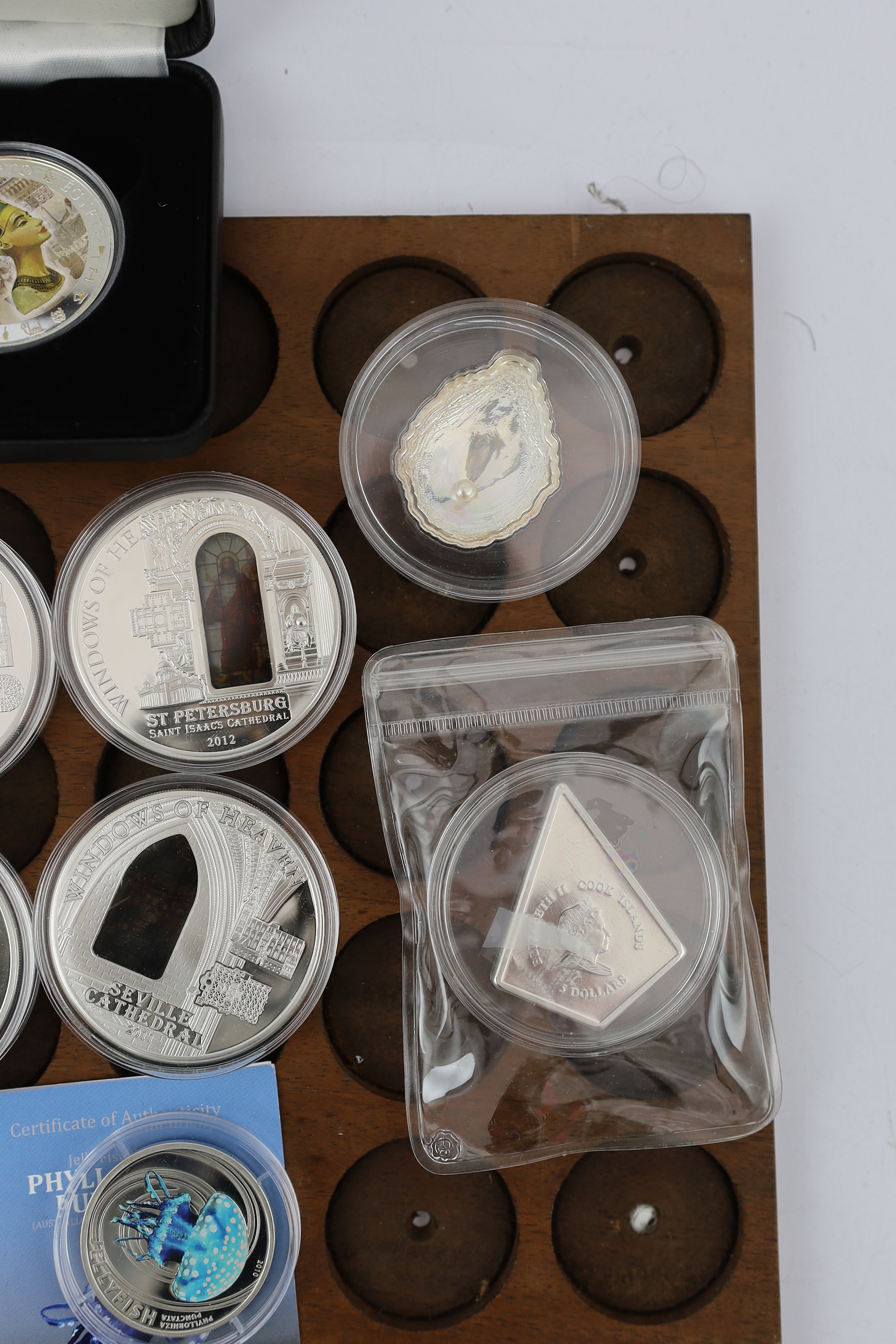 Elizabeth II Cook Islands silver proof commemorative coins, six windows of heaven $10, a Christmas 2009 $5, Republic of Palau shells of the sea 2011 $5 ‘pearl oyster’, Sacred Art Holy Windows 2011 $10, two Fiji Nefertiti